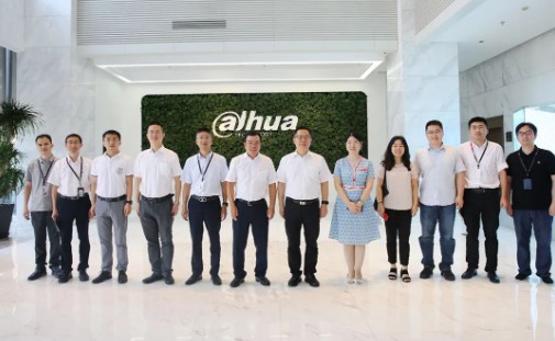 国家工信清静中心副主任郝志强一行莅临JDB电子股份考察交流